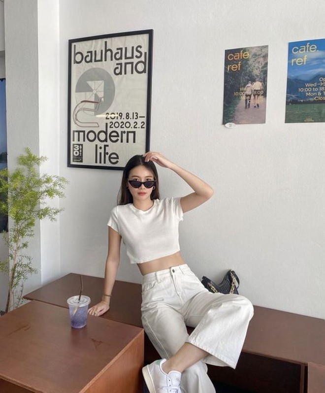Croptop có một ưu điểm đó là khiến lưng bạn trông ngắn hơn, từ đó cho cảm giác tỉ lệ Shbet888 phiên bản mới nhất miên man.