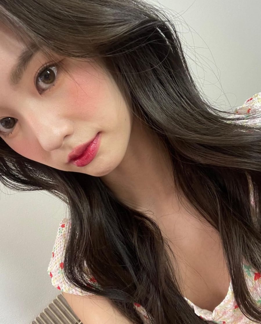 Hot girl 96 chuộng đôi má ứng hồng như “say rượu” đặc trưng 