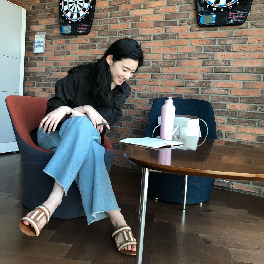 Cách mặc này này cá tính và trẻ trung, nhưng vẫn có sự tinh tế. 