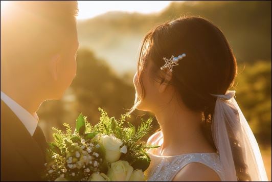 Vợ chồng nào thường xuyên có những cử chỉ thân mật, tương tác với nhau thì sẽ cực kỳ hạnh phúc. (ảnh minh họa)