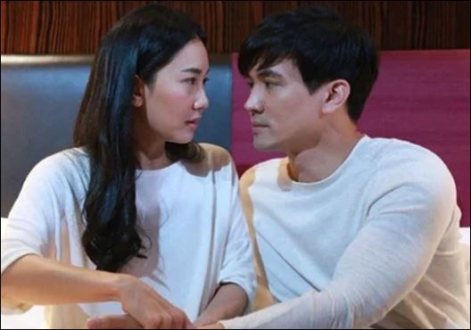 Khi điều hành việc nhà, đàn ông thành thật đưa vợ giữ tiền, nghe lời người phụ nữ, đây là lúc vợ nên dịu dàng (ảnh minh họa)