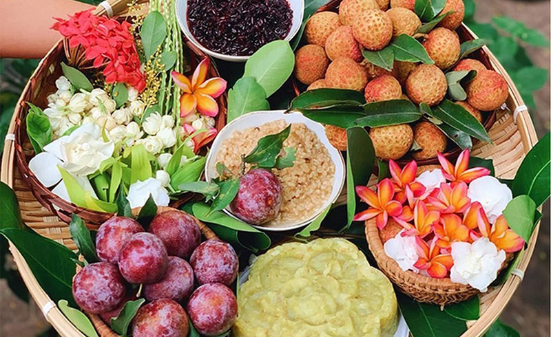 Ở Việt Nam, tết Đoan Ngọ còn được gọi là ngày tết giết sâu bọ