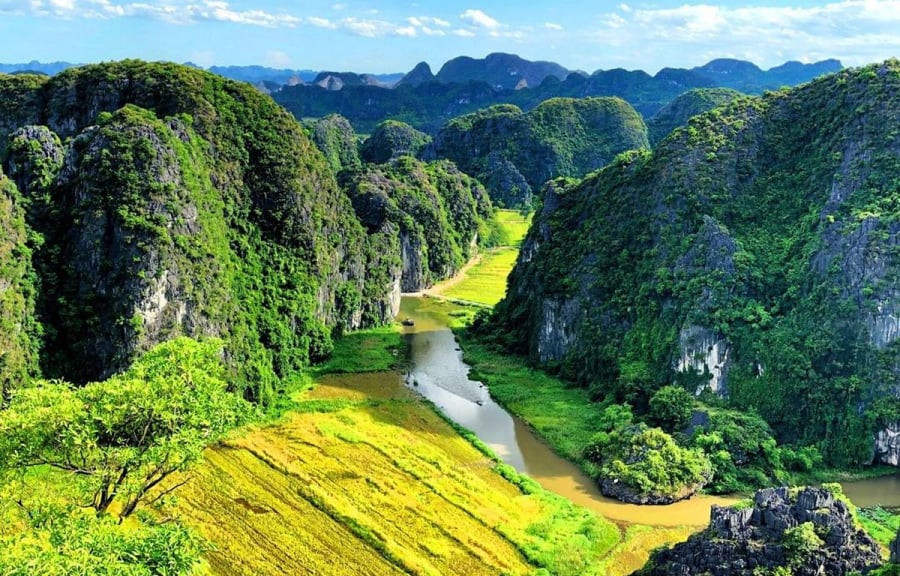 Tam Cốc đã từ lâu trở thành điểm đến yêu thích của nhiều du khách