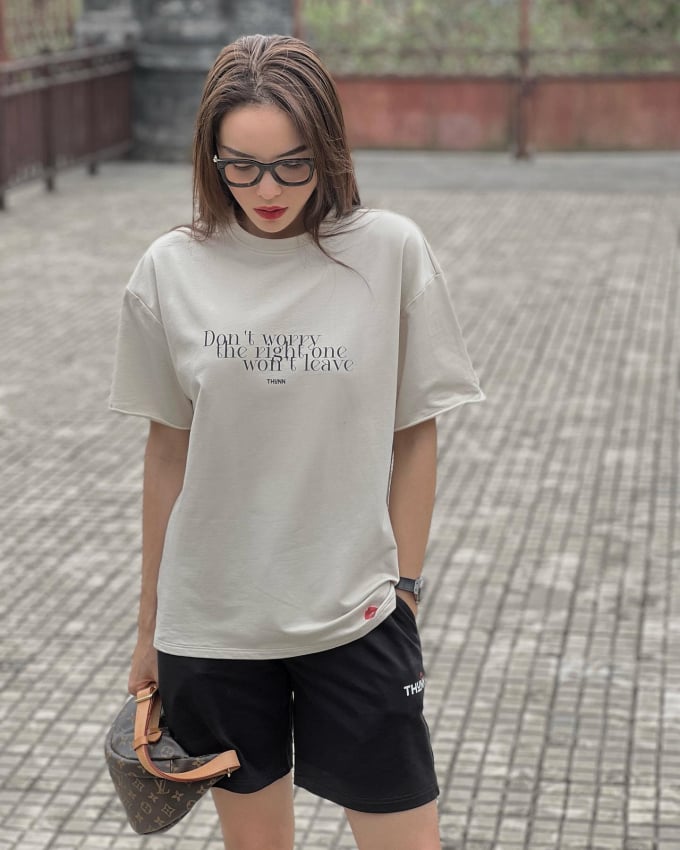Áo thun và quần short mát mẻ mà không bao giờ mang tới sự nhàm chán.