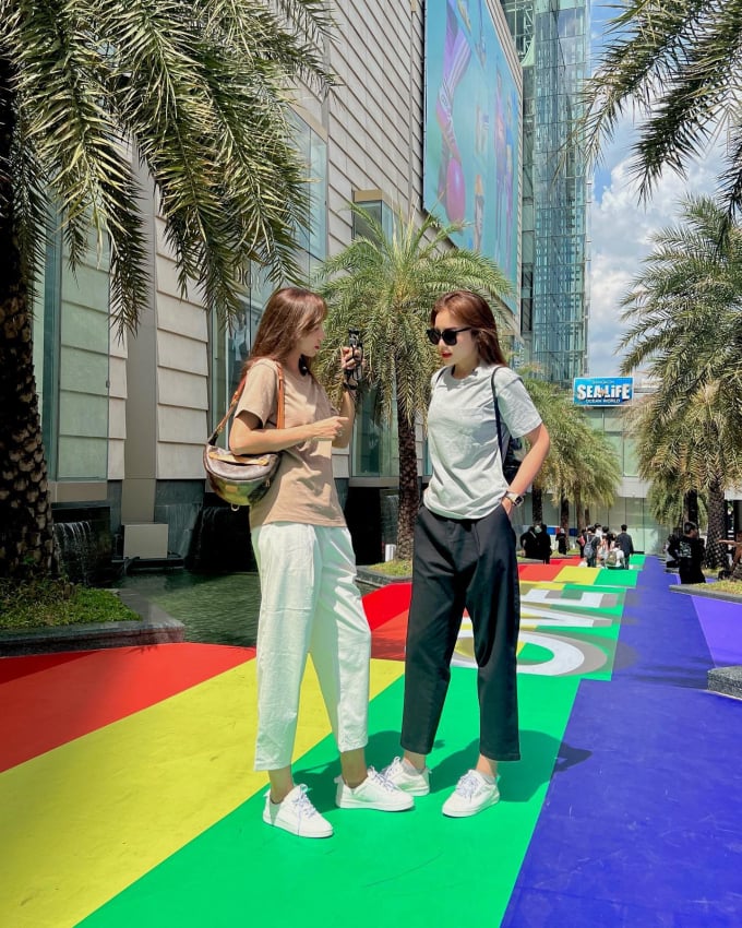 Quần vải thô hay giày sneaker đều mang đến hiệu quả 