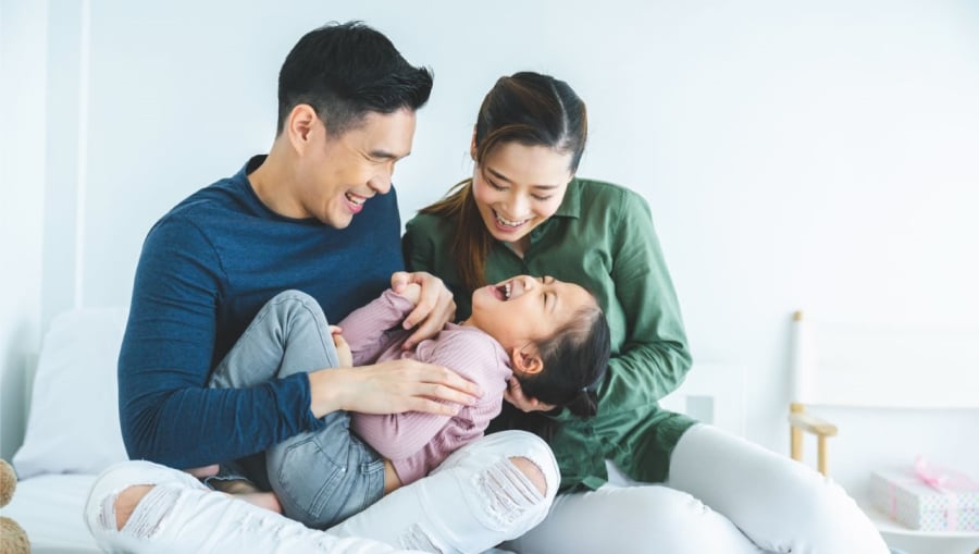 Cha mẹ yêu thương nhau sẽ sinh ra con cái vui vẻ, phóng khoáng và lành mạnh. (Ảnh minh họa)