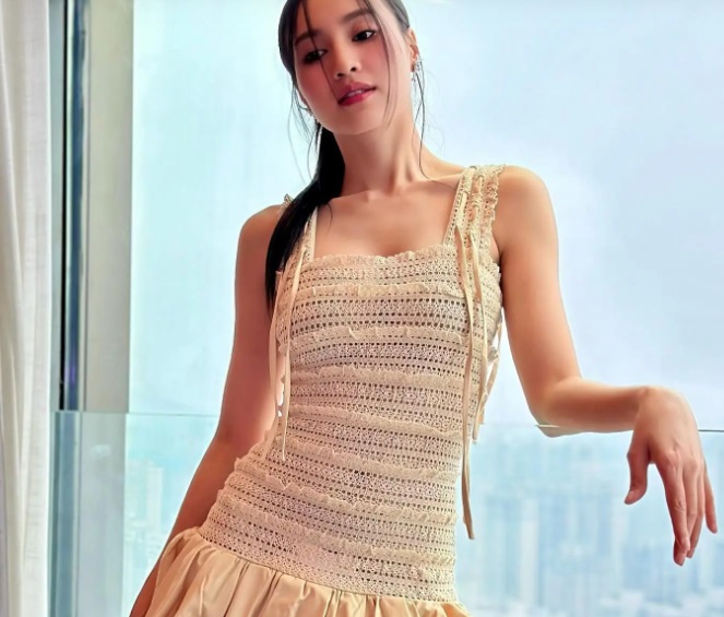 Mẫu váy bí ngô của Ninh Dương Lan Ngọc có sự đan xen giữa nét quyến rũ và trẻ trung, ngọt ngào. 