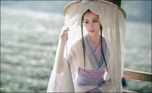 Ngoài ra thì người cay nghiệt lúc nào xem mình là trung tâm, không biết nghĩ cho người khác.  (ảnh minh họa)