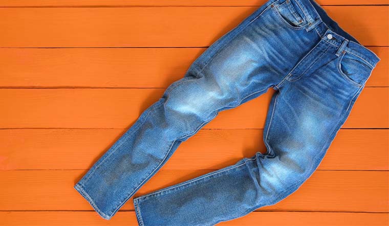 Sử dụng muối ăn để giặt quần jeans    