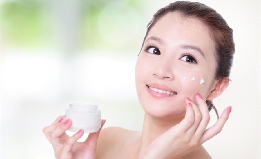 Dây là 6 tác dụng tốt cho Mừng SHBET phiên bản mới 2025, khi bạn áp dụng quy tắc bôi kem dưỡng ẩm ngay 3 giây sau khi rửa mặt. (Ảnh minh họa)