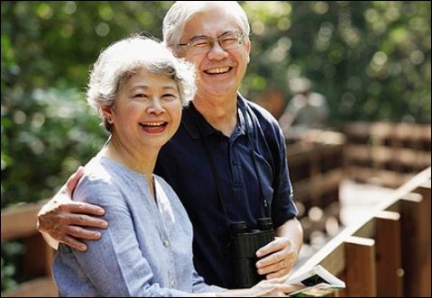 50 tuổi, chúng ta đang đang trong giai đoạn từ tuổi trung niên sang tuôi già, do đó thể chất và tinh thần ngày càng suy giảm. (ảnh minh họa)
