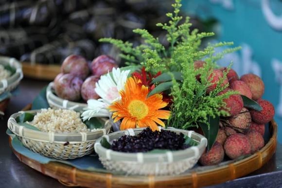 Có hai khung giờ thích hợp để cúng Tết Đoan Ngọ: từ 11 giờ đến 13 giờ (giờ Ngọ), được xem là khung giờ đẹp và chuẩn nhất.