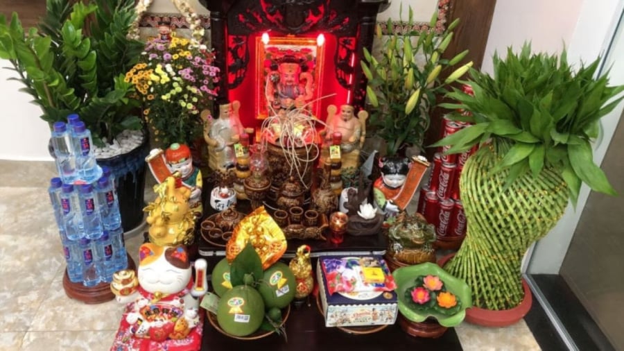 Bạn cũng dâng lễ cúng ở ban thần tài trong dịp Tết Đoan Ngọ như lễ ở ban gia tiên