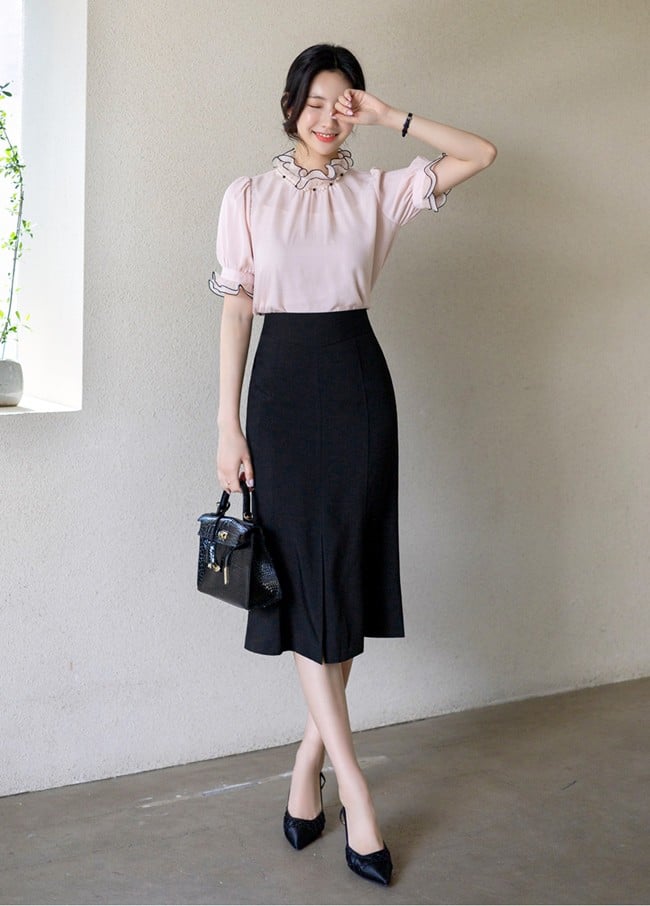 Các mẫu áo blouse ngắn tay mang gam màu pastel xứng đáng bổ sung tủ đồ.