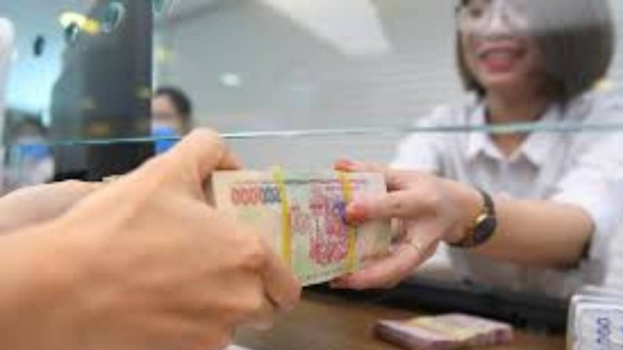 Mặc dù ngân hàng là nơi họ làm việc, nhưng các nhân viên ngân hàng thường không gửi tiền tiết kiệm vào đó