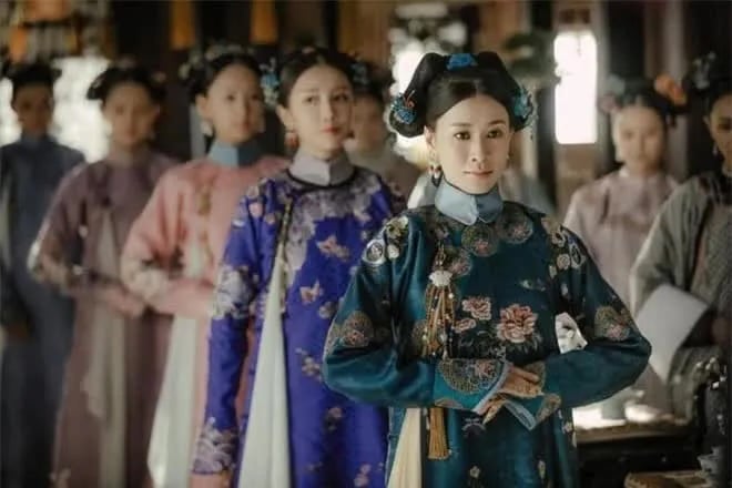 Mỗi sáng, các phi tần đều đến cung của thái hậu và hoàng hậu để thỉnh an