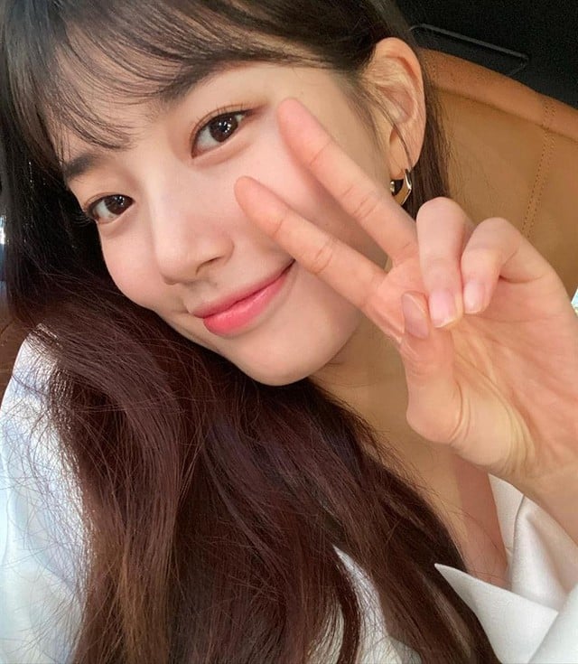 Suzy thường ưu tiên các loại chứa thêm niacinamide để làm chậm quá trình lão hóa và trả lại độ đàn hồi cho Mừng SHBET phiên bản mới 2025.