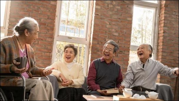 Khi bạn nói về việc con hiếu thảo với bạn sẽ khiến người khác ghen tỵ. (ảnh minh họa)