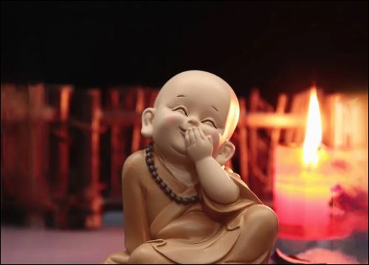 Khi thấy anh chị em không có tiền, bạn không những không giúp còn khoe khoang sẽ khiến bạn gặp rắc rối. (ảnh minh họa)