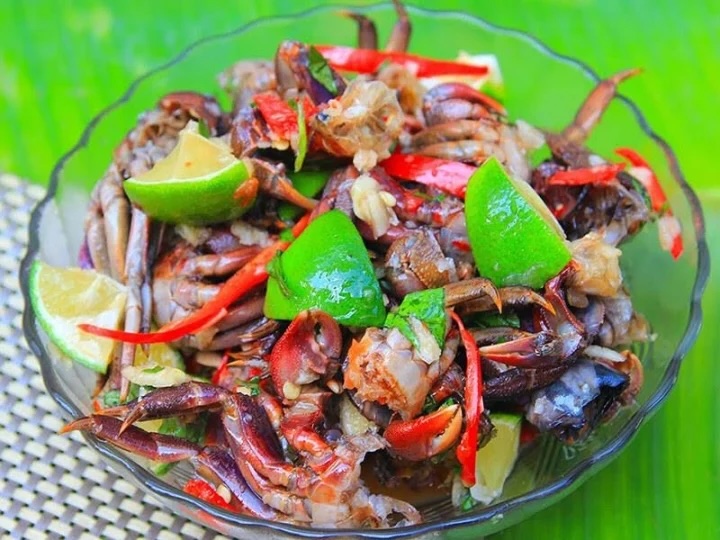Ở Cà Mau, ba khía muối là một đặc sản mang lại thu nhập đáng kể cho người dân