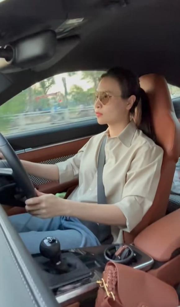 Đàm Thu Trang đáp trả khi bị mỉa mai khoe khoang