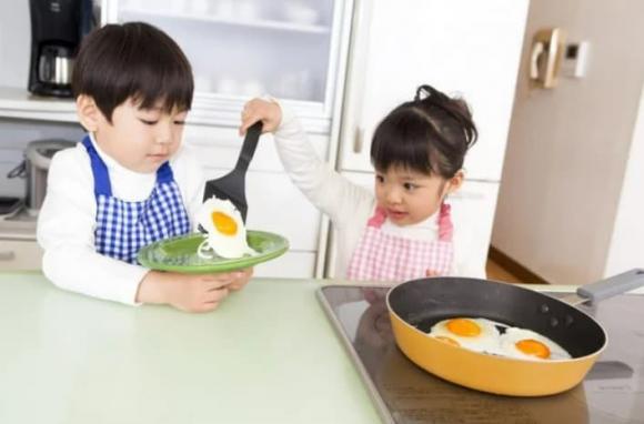 Những đứa trẻ hiếu thảo về mặt tình cảm    