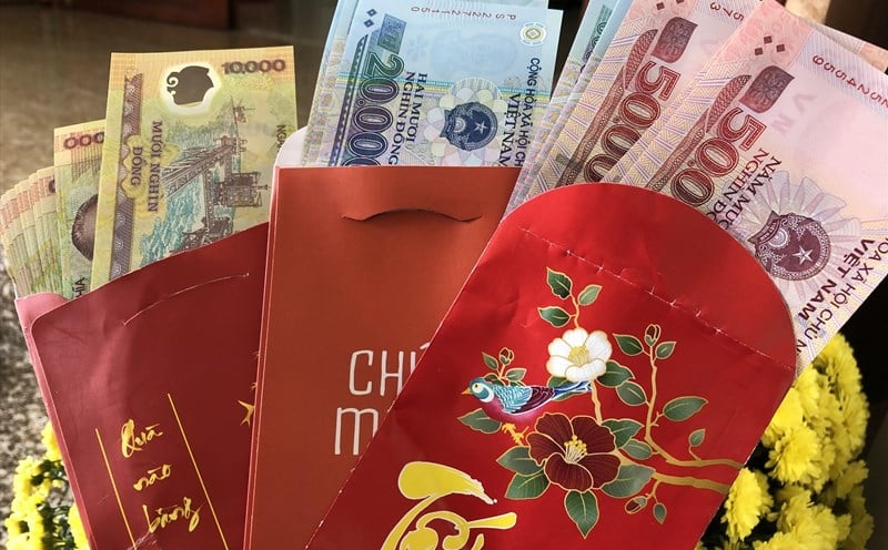 Cha mẹ kiểm soát toàn bộ tiền tiết kiệm sẽ khiến trẻ cảm thấy mất tự tin, ngột ngạt vì bị kiểm soát quá mức.