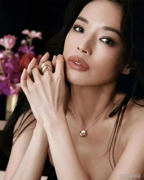 Vầng trán rộng và trơn mịn từ lâu đã được xem là biểu tượng của trí tuệ và tiềm năng.