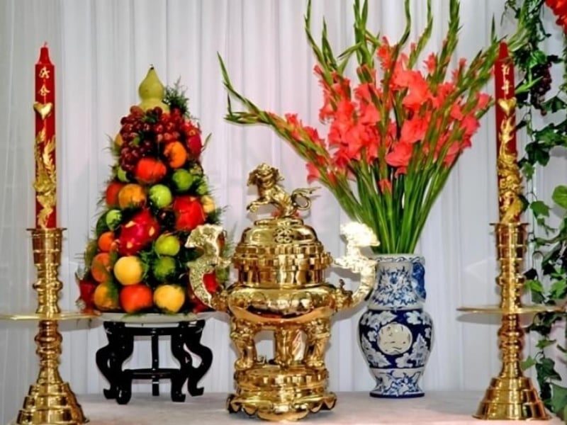 Hoa lay ơn còn mang lại sự thanh tao và thuần khiết cho mọi không gian thờ cúng.