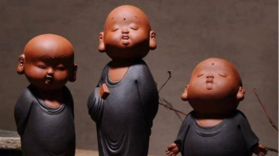 Luôn ghen tị và chỉ trích    