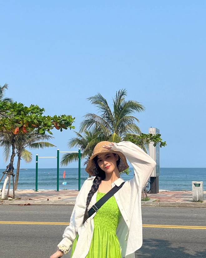 Chẳng cần diện item hot trend, nữ diễn viên vẫn tỏa sáng với vibe 