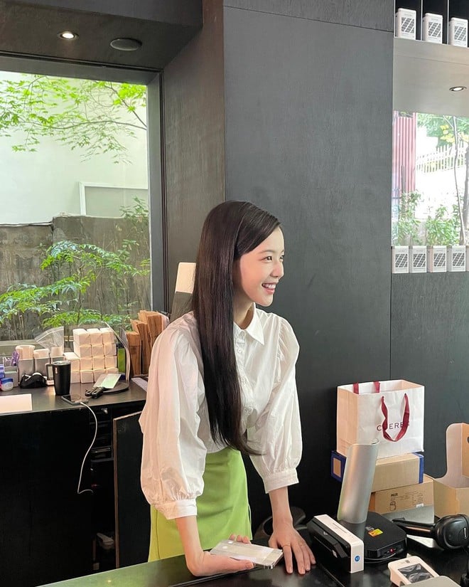 Cách phối đồ này đều chẳng cầu kỳ nhưng vẫn sang và có tính ứng dụng cao.