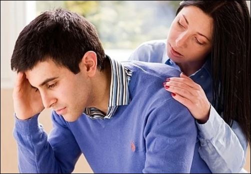  Kỳ thực thì người đàn ông cực kỳ thích hẹn hò ở chốn đông người, cả hai trao cho nhau những cử chỉ âu yếm. (ảnh minh họa)