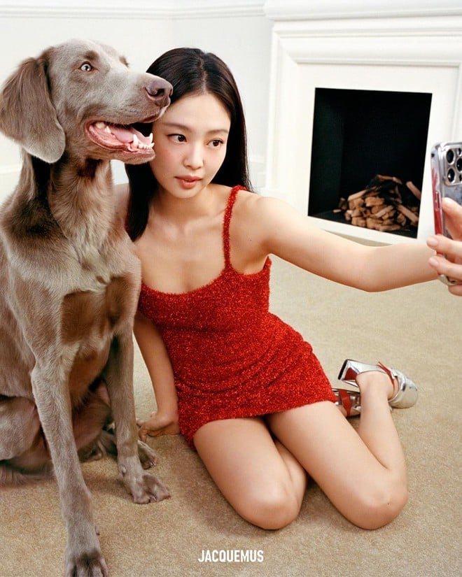 Trong chiến dịch mùa lễ hội của Jacquemus, Jennie cũng từng hút triệu like 