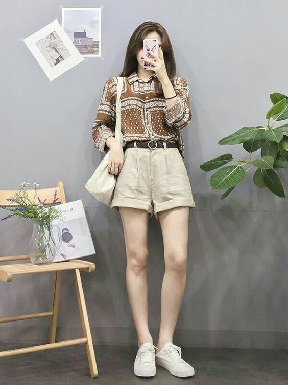 Phần cạp cao tạo đường cong hoàn hảo, đồng thời giúp kéo dài đôi chân một cách tinh tế
