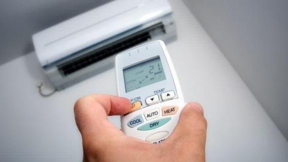 Nhiệt độ 26 độ C là lý tưởng để điều hòa hoạt động hiệu quả nhất, tương tự như một chiếc xe hơi di chuyển qua địa hình bằng phẳng mà không cần tăng tốc.