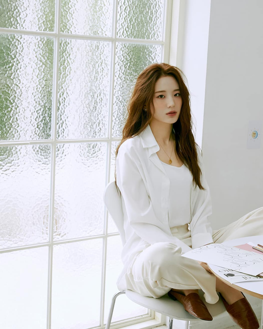 Jang Gyu Ri thường xuyên lựa chọn những items basic như áo thun, quần jeans...