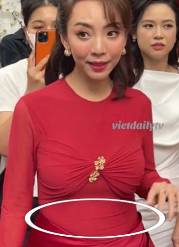 Nữ diễn viên sinh năm 1984 để lộ rõ vòng 2 lùm lùm, to bất thường    