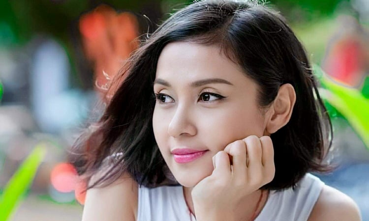 Việt Trinh bức xúc lên tiếng khi bị nói không chồng mà có con