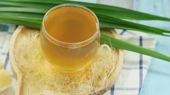 Nước râu ngô, hay còn được gọi là ngọc mễ tu trong Đông y, có vị ngọt và tính bình. 