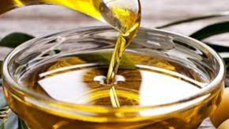 Một chút dầu ăn giúp cơm dẻo, giữ độ bóng lâu khô