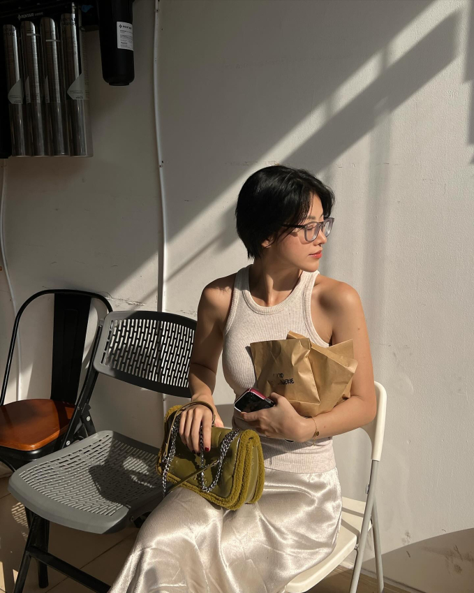 Cách mặc đẹp của nàng hậu chính là ưu tiên Shbet999 com đăng nhập mang tông màu đen và trắng.