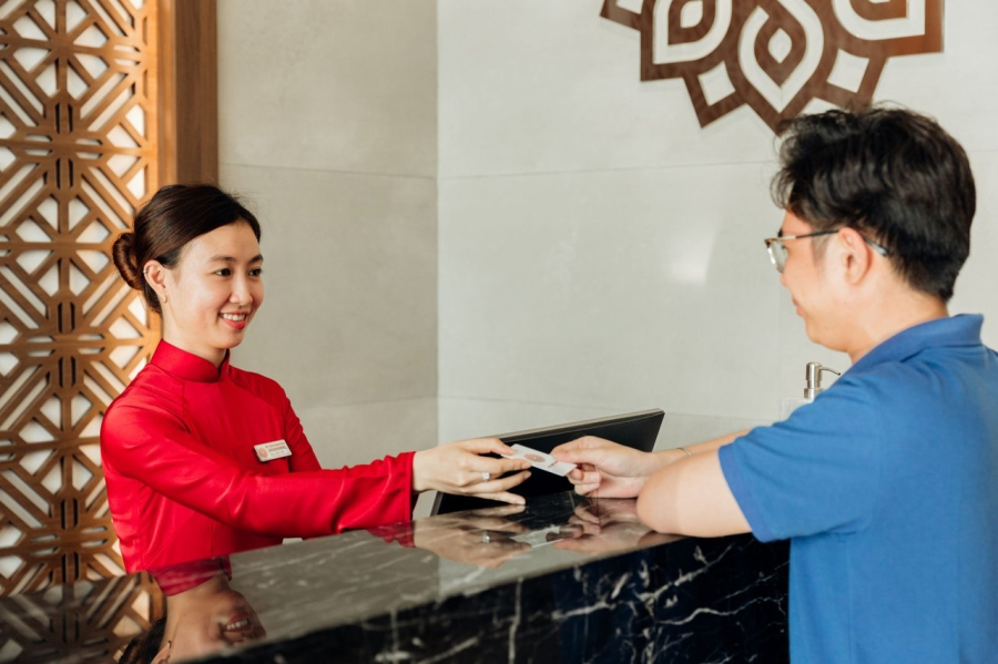 Khi chọn phòng khách sạn, chúng ta cũng nên tránh những phòng gần thang máy.
