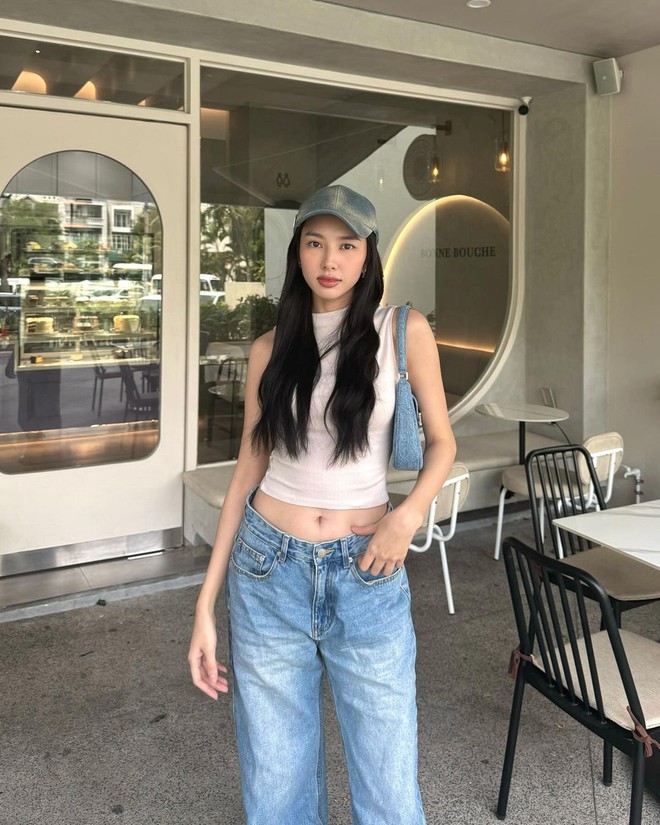 Quần bò ống rộng cũng nằm trong top item được nàng hậu 