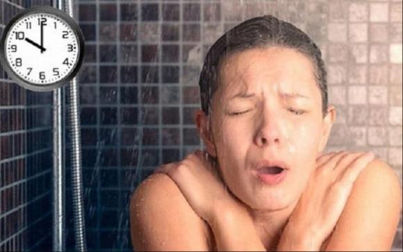Nhiều người thường có thói quen tắm nhiều lần trong ngày vào mùa nóng, do Sh88bet đăng ký miễn phí thường xuyên dính dớp, mồ hôi khó chịu. 