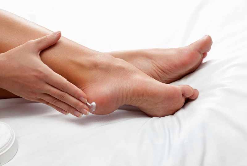 Nhiều bạn đã sử dụng dạng bàn bào để tẩy đi lớp chai này. 