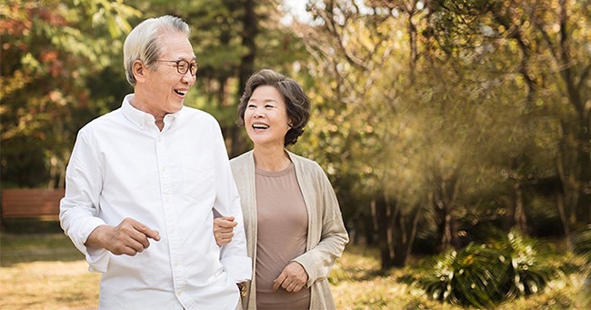 Nếu có những việc mà bạn không thể làm được, hãy yêu cầu sự giúp đỡ từ con cái một cách tự nhiên. 
