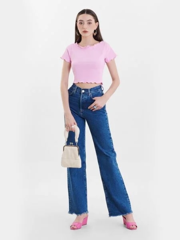 Áo thun gân croptop tay ngắn cuốn biên giúp nàng thấy tự tin, thoải mái t