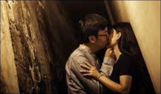 Đây là kiểu ngoại tình vô cùng nguy hiểm, bởi lúc này đàn ông và nhân tình có tình cảm sâu nặng với nhau (ảnh minh họa)