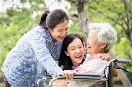 Cả một đời sống lo toan rồi thì khi về già tốt nhất là nên sống cho chính mình. (ảnh minh họa)